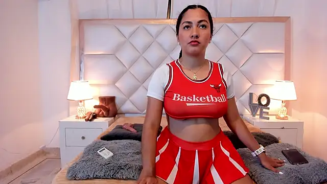 brittany069 online show from November 1, 8:33 pm