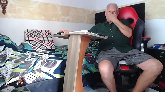 Snapshot of VALENTINO1983_ chatting on July 16, 9:43 pm VALENTINO1983 online show from July 16, 9:43 pm