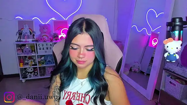 CuteDani  online show from February 5, 8:52 am