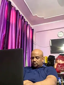 Snapshot of Dick_6inches chatting on November 8, 9:09 am Dick 6inches online show from November 8, 9:09 am