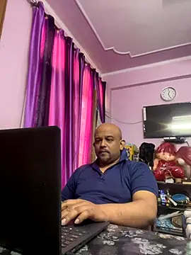 Snapshot of Dick_6inches chatting on November 9, 6:55 am Dick 6inches online show from November 9, 6:55 am