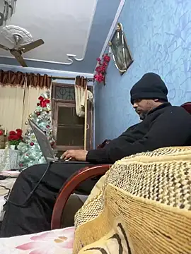 Snapshot of Dick_6inches chatting on December 17, 3:18 pm Dick 6inches online show from December 17, 3:18 pm