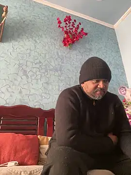 Snapshot of Dick_6inches chatting on December 18, 8:31 am Dick 6inches online show from December 18, 8:31 am