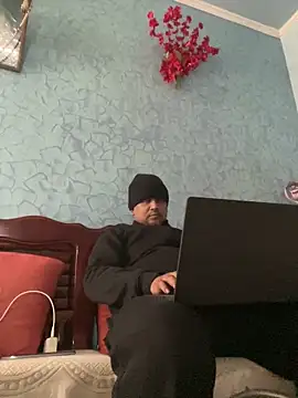 Snapshot of Dick_6inches chatting on December 20, 8:10 am Dick 6inches online show from December 20, 8:10 am