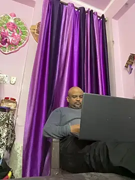 Snapshot of Dick_6inches chatting on February 7, 3:43 am Dick 6inches online show from February 7, 3:43 am