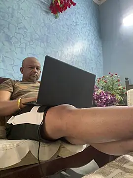 Snapshot of Dick_6inches chatting on February 26, 2:54 am Dick 6inches online show from February 26, 2:54 am