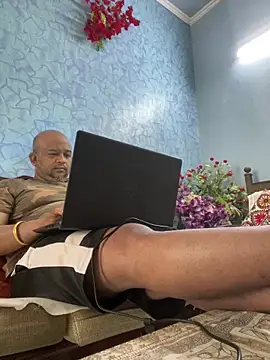 Snapshot of Dick_6inches chatting on February 28, 3:18 am Dick 6inches online show from February 28, 3:18 am