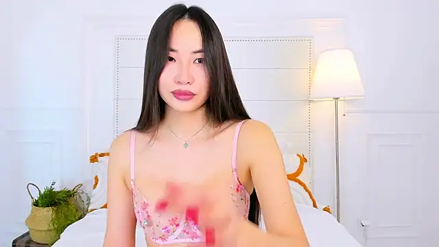 NaomiYuu online show from February 6, 2:27 am