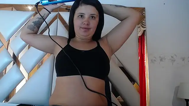 nathaly low1 online show from April 14, 12:44 pm