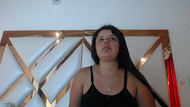 nathaly low1 online show from May 7, 1:05 pm