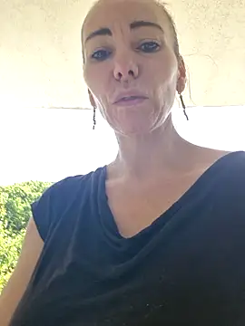 Snapshot of milflovelyxxx chatting on June 18, 9:14 am milflovelyxxx online show from June 18, 9:14 am