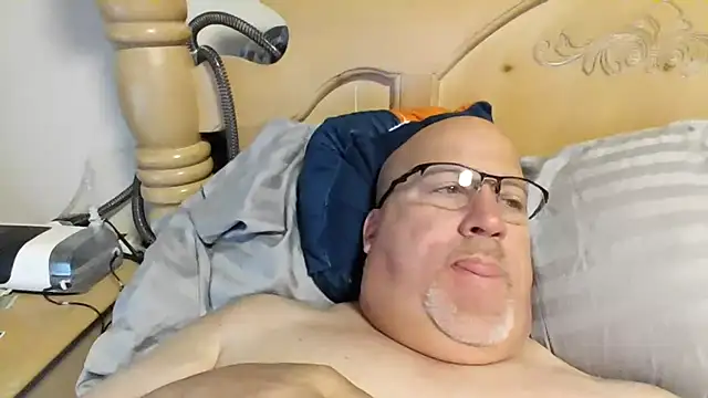 Bigbear0563 online show from April 16, 3:35 pm