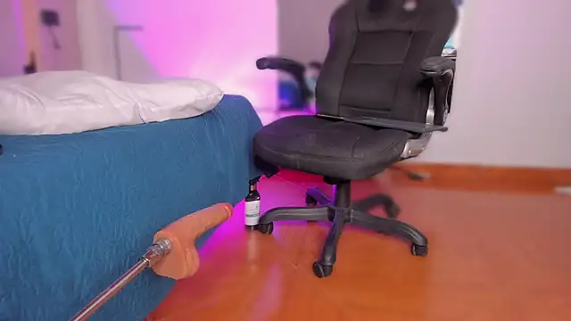 Emmily Savage online show from January 31, 7:11 pm