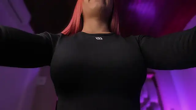 Emmily Savage online show from April 10, 11:37 am