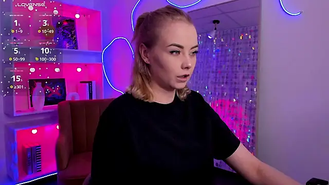 StephanieSweety online show from February 13, 5:31 pm