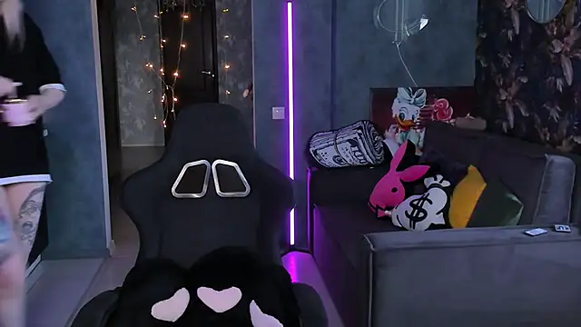 Blckmirrorr online show from April 17, 10:29 am