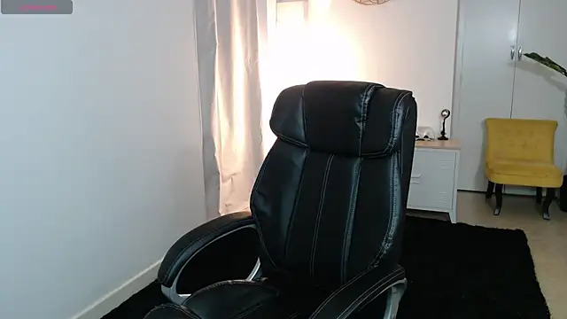 Crystal-dreamt online show from April 2, 9:18 am