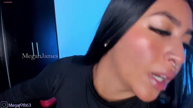 meganjames1 online show from April 1, 12:28 pm