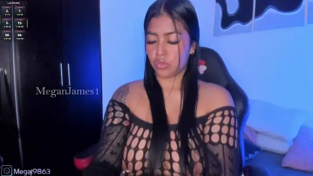 meganjames1 online show from April 28, 12:32 pm