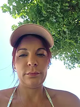 Snapshot of JuneLaFrenchie chatting on June 25, 1:48 pm JuneLaFrenchie online show from June 25, 1:48 pm