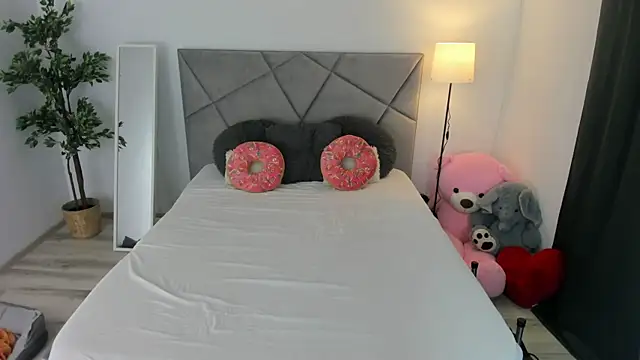 BlueEyesLexy online show from April 2, 7:17 am