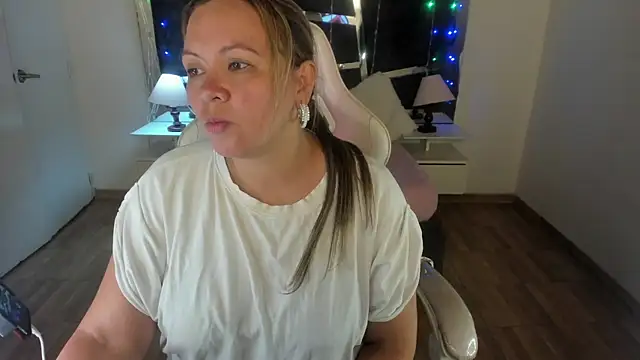 victoria rosse520 online show from February 25, 8:30 pm