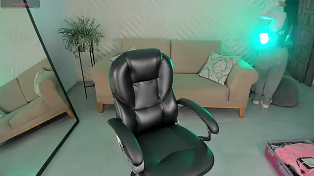 Snapshot of MileyCruz_ chatting on February 19, 9:55 pm MileyCruz online show from February 19, 9:55 pm