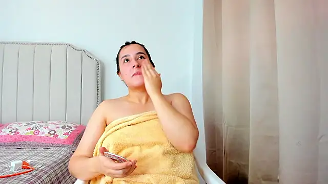 Snapshot of Hanna86 chatting on January 7, 3:47 pm Hanna86 online show from January 7, 3:47 pm