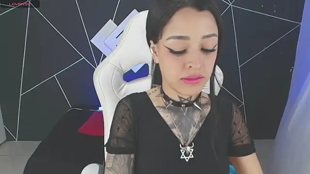 farichell online show from November 10, 9:47 pm