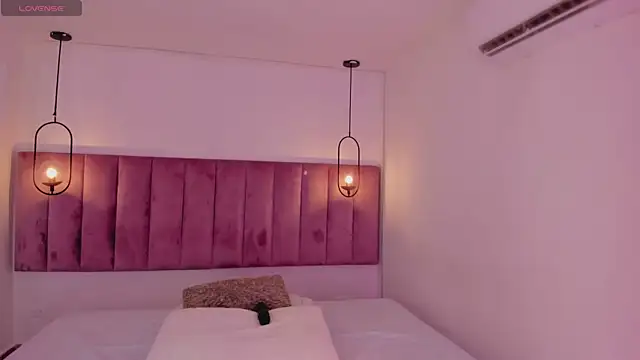 luisah  online show from February 17, 7:53 pm