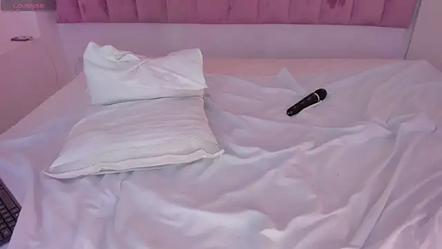 luisah  online show from March 18, 1:53 am