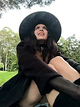 Sam Sara online show from October 31, 7:59 pm