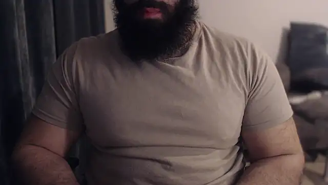 hugemachohandsome online show from April 8, 9:15 pm