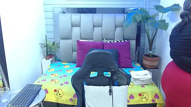 evelin zaens online show from April 15, 4:30 am