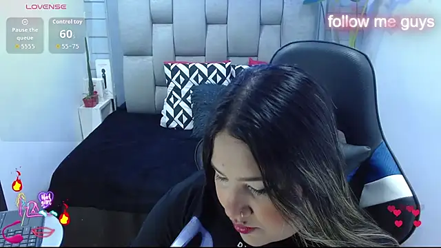 Snapshot of evelin_zaens chatting on June 26, 4:06 am evelin zaens online show from June 26, 4:06 am