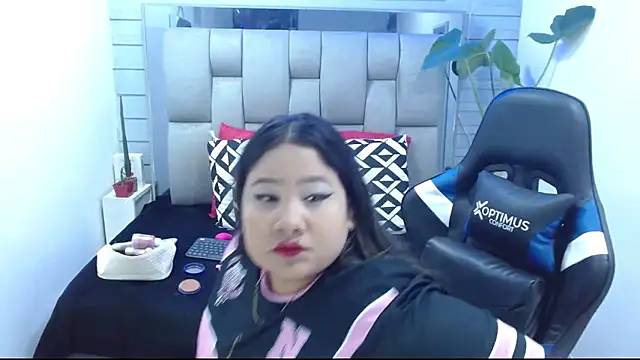 Snapshot of evelin_zaens chatting on June 28, 5:13 am evelin zaens online show from June 28, 5:13 am
