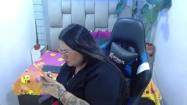 Snapshot of evelin_zaens chatting on July 5, 3:34 am evelin zaens online show from July 5, 3:34 am