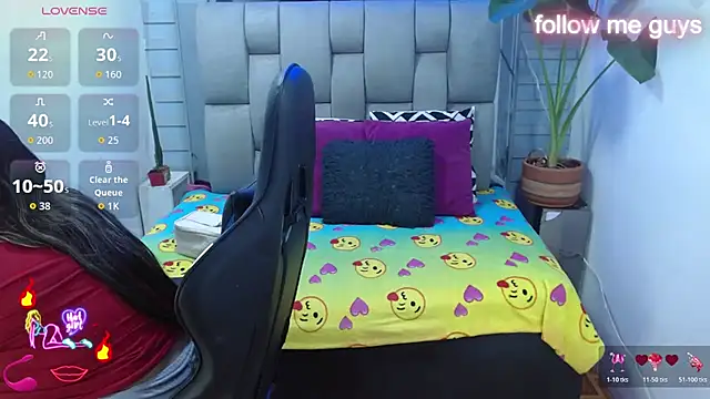 Snapshot of evelin_zaens chatting on July 7, 4:15 am evelin zaens online show from July 7, 4:15 am