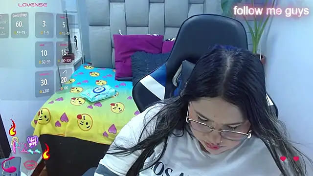Snapshot of evelin_zaens chatting on July 10, 4:39 am evelin zaens online show from July 10, 4:39 am