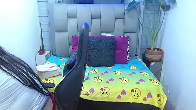 Snapshot of evelin_zaens chatting on July 11, 4:04 am evelin zaens online show from July 11, 4:04 am