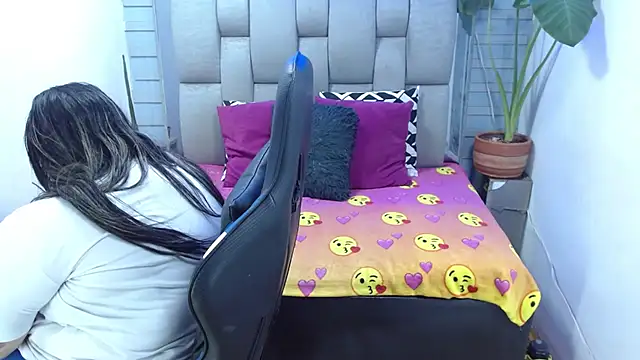 Snapshot of evelin_zaens chatting on July 14, 4:06 am evelin zaens online show from July 14, 4:06 am