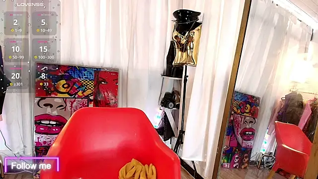 Snapshot of LatexDevil_Blondie chatting on December 15, 6:34 pm LatexDevil Blondie online show from December 15, 6:34 pm