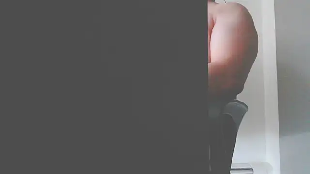 Naked Man  online show from February 16, 4:41 am