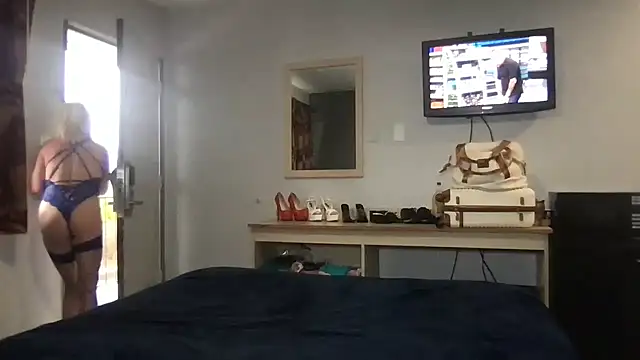 TiffaneyLove online show from March 11, 6:36 pm