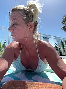 TiffaneyLove online show from April 5, 4:04 pm