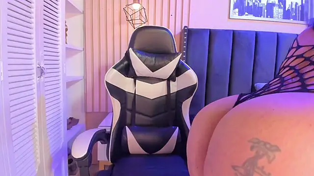 ashlye miller  online show from February 11, 4:17 am