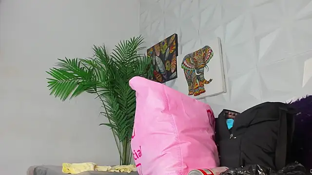 Snapshot of Hellen_Sky chatting on June 11, 7:12 pm Hellen Sky online show from June 11, 7:12 pm