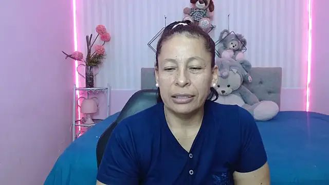 mature martina online show from May 22, 10:37 pm
