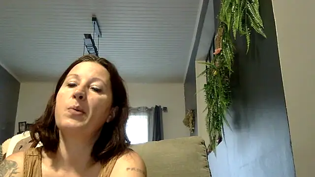 Snapshot of feline27 chatting on December 4, 2:37 pm feline27 online show from December 4, 2:37 pm