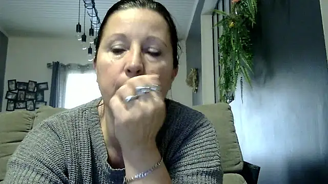 Snapshot of feline27 chatting on January 17, 2:00 pm feline27 online show from January 17, 2:00 pm